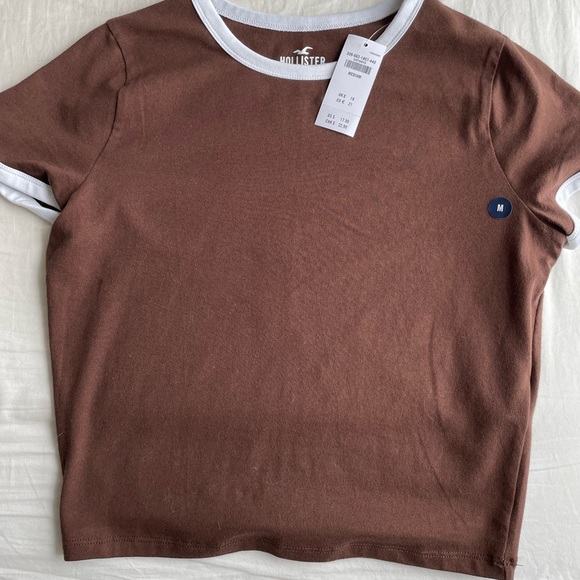 Hollister Baby Tee - Picture 2 of 4